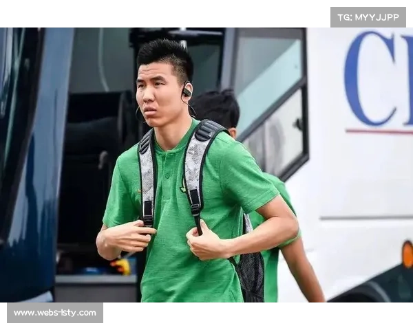 贾林·特纳与埃德森·巴博萨轻量级对决,站立打击技术与经验老将碰撞